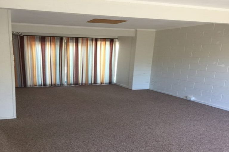 Photo of property in 2/26 Bayview Road, Hauraki, Auckland, 0622