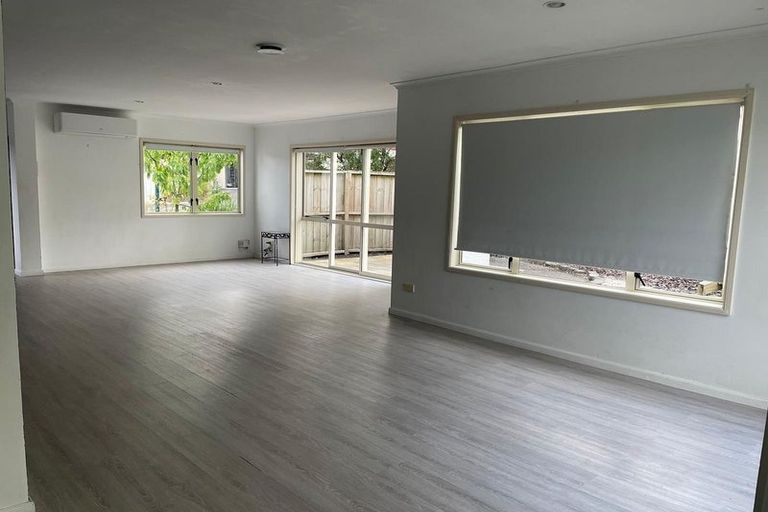 Photo of property in 3 Dainton Place, New Lynn, Auckland, 0600