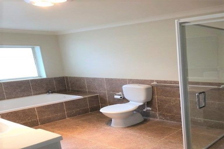 Photo of property in 20 Quadrant Heights, Paraparaumu, 5032