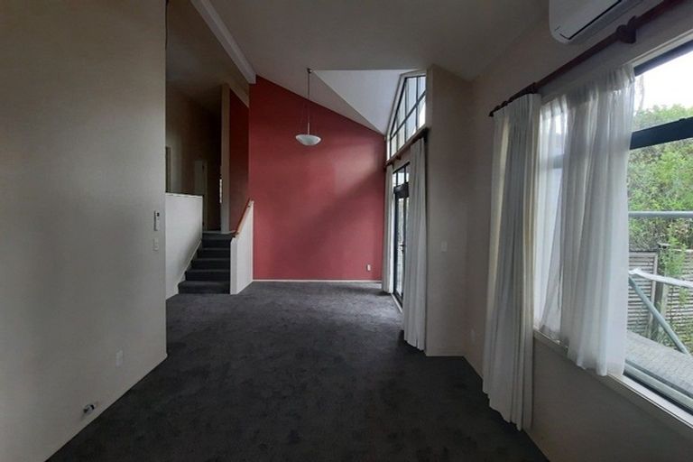 Photo of property in 10 Cinnabar Place, Westgate, Auckland, 0614
