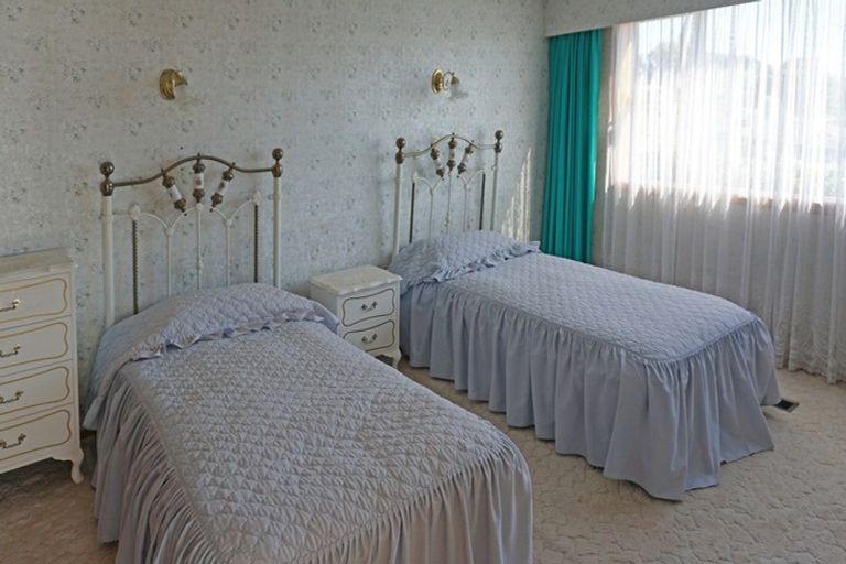 Photo of property in 104 Marine Parade, Bluff, 9814