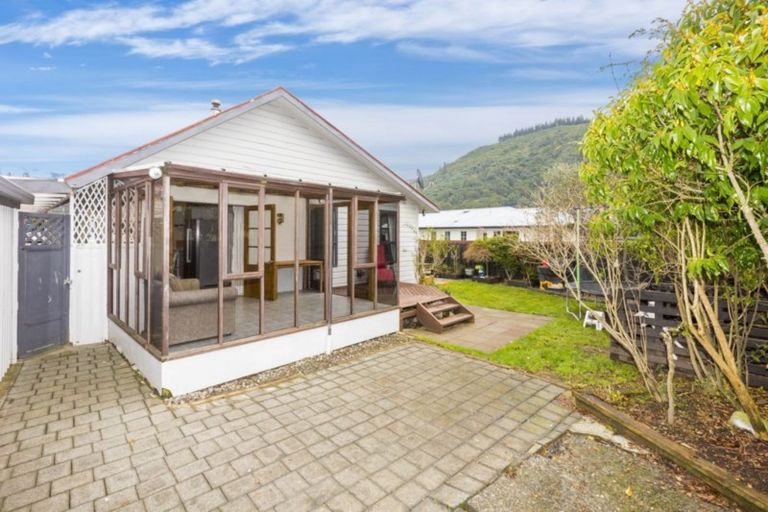 Photo of property in 13 Gemstone Drive, Birchville, Upper Hutt, 5018