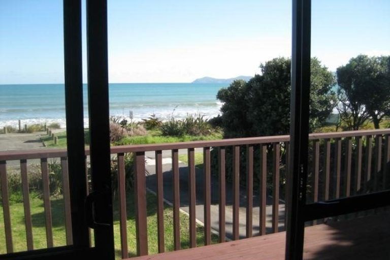 Photo of property in 138 The Parade, Paekakariki, 5034