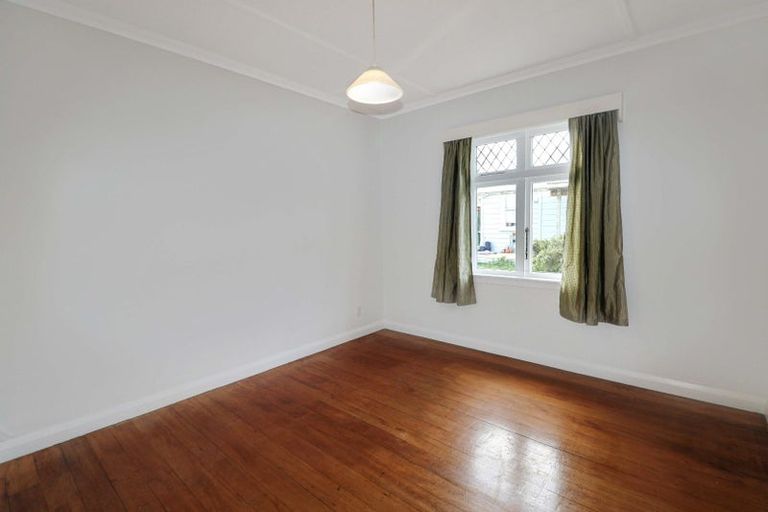 Photo of property in 39 Happy Valley Road, Owhiro Bay, Wellington, 6023