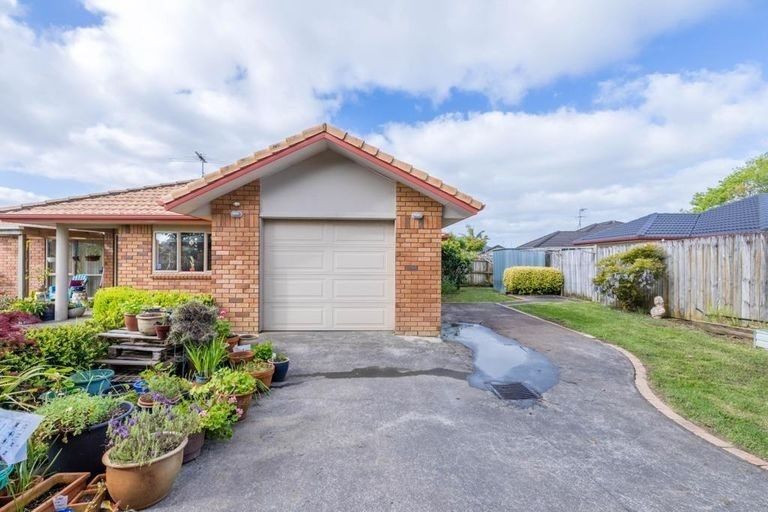 Photo of property in 108n Colwill Road, Massey, Auckland, 0614