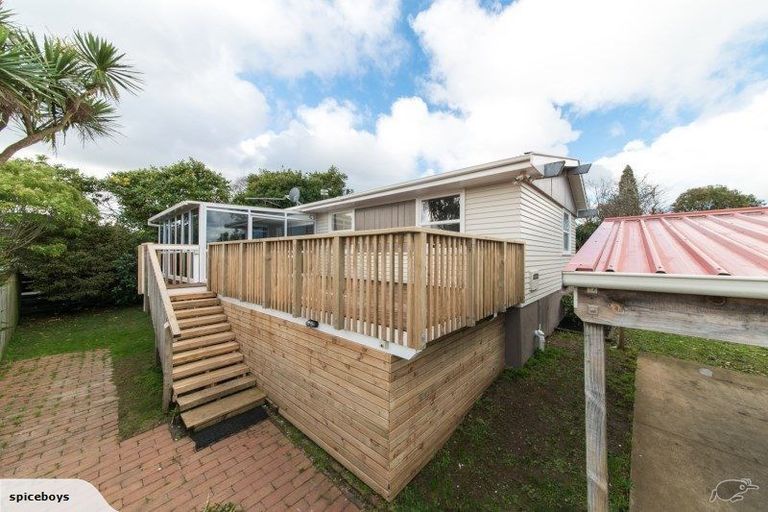 Photo of property in 25 Thomas Avenue, Te Atatu Peninsula, Auckland, 0610