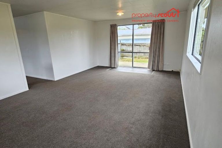 Photo of property in 71 Queenwood Road, Levin, 5510