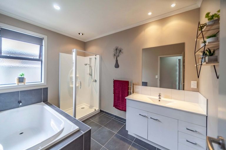 Photo of property in 6 Waitaha Place, Clive, 4102