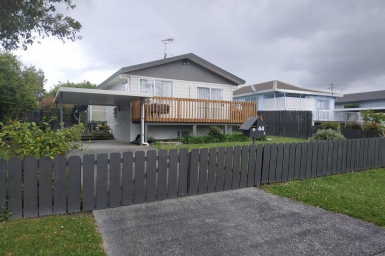 Photo of property in 2/44 Granville Drive, Massey, Auckland, 0614