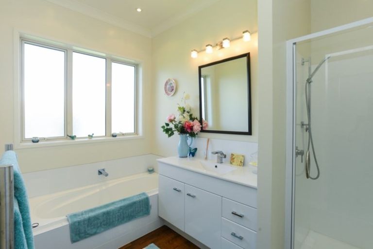 Photo of property in 10 Gavin Black Street, Meeanee, Napier, 4112