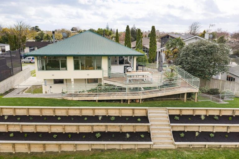 Photo of property in 22 Opawa Place, Terrace End, Palmerston North, 4410