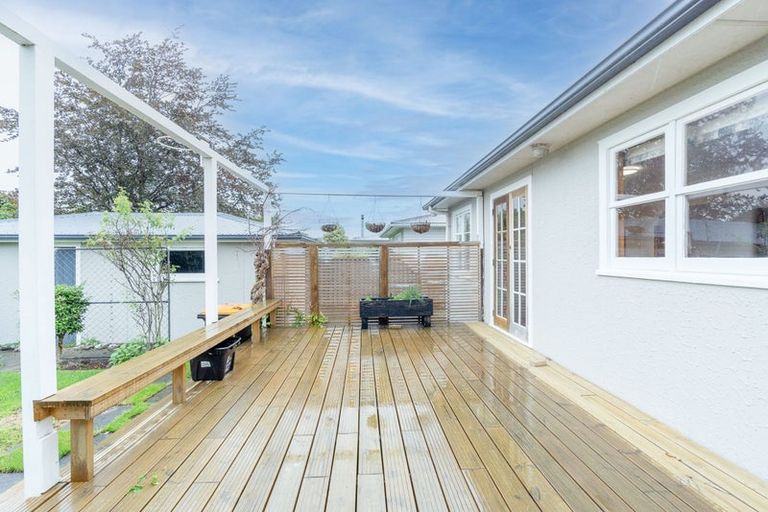 Photo of property in 27 Pembroke Street, Highbury, Palmerston North, 4412