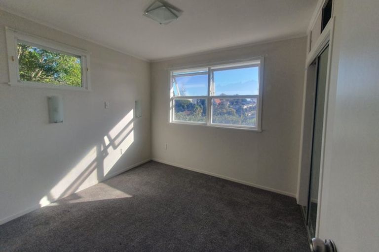 Photo of property in 20 Segedin Place, Glenfield, Auckland, 0629