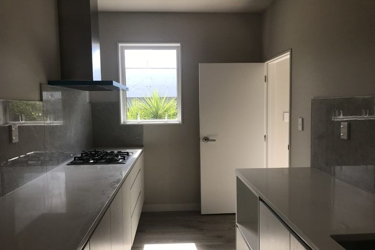 Photo of property in 1a Harrowglen Drive, Northcross, Auckland, 0632