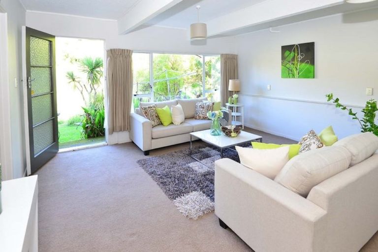 Photo of property in 2/10 Scarlock Avenue, Browns Bay, Auckland, 0630
