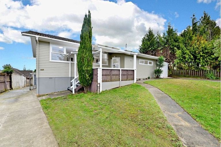 Photo of property in 16 Gainsborough Street, Manurewa, Auckland, 2102