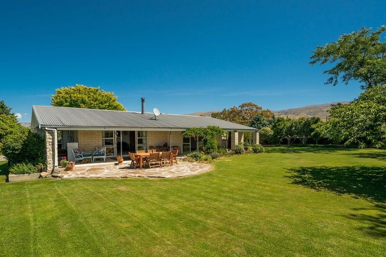 Photo of property in 6 Hall Road, Bannockburn, Cromwell, 9384