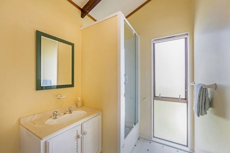 Photo of property in 906 Whangaparaoa Road, Manly, Whangaparaoa, 0930