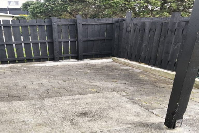 Photo of property in 112 Akaroa Drive, Maupuia, Wellington, 6022