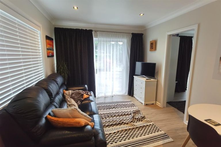 Photo of property in 172 Mellons Bay Road, Mellons Bay, Auckland, 2014