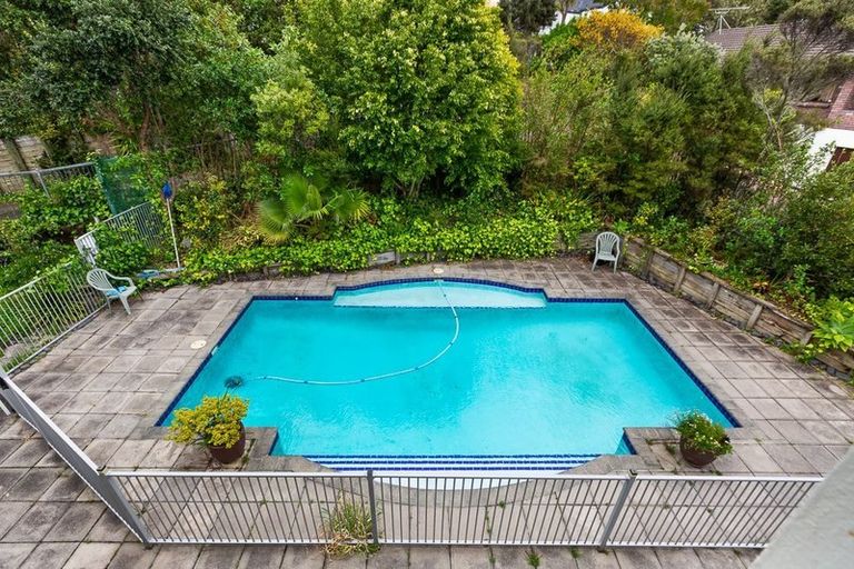 Photo of property in 6 David Beattie Place, Chatswood, Auckland, 0626