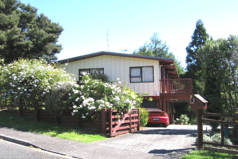 Photo of property in 3 Telstar Place, Beach Haven, Auckland, 0626