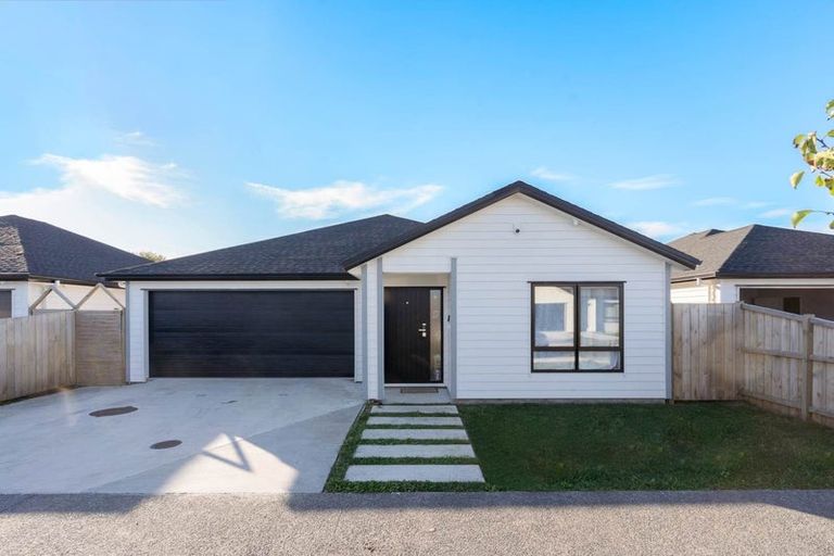 Photo of property in 3 Silver Beech Street, Takanini, 2110