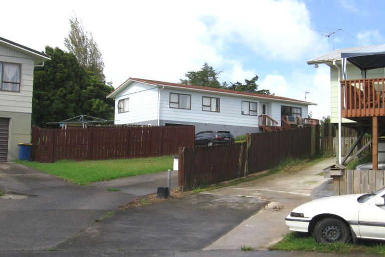 Photo of property in 18 Reinga Place, Massey, Auckland, 0614