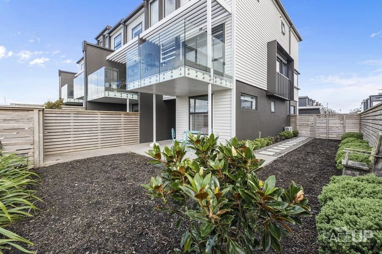 Photo of property in 14 Memorial Park Lane, Hobsonville, Auckland, 0618