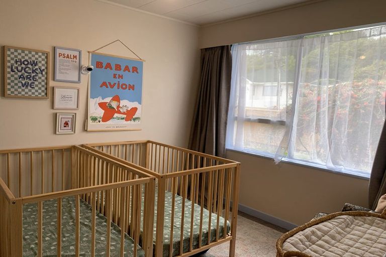 Photo of property in 3 Hawthorn Crescent, Stokes Valley, Lower Hutt, 5019