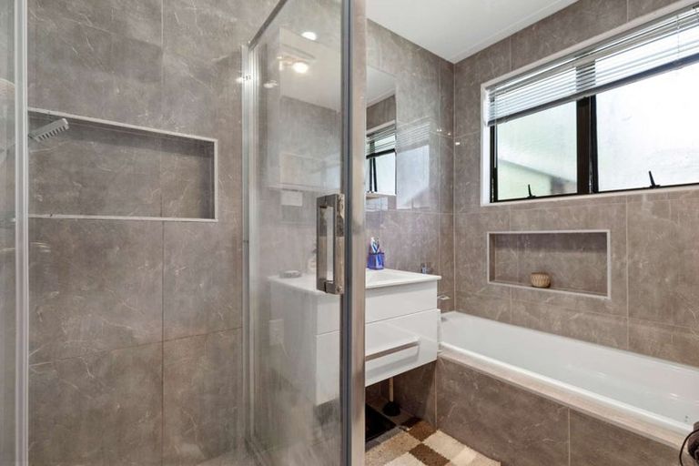 Photo of property in 33 Danube Lane, Glen Eden, Auckland, 0602