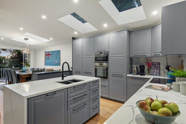 Photo of property in 36 Queen Street, Northcote Point, Auckland, 0627