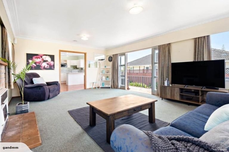 Photo of property in 90 Gloria Avenue, Te Atatu Peninsula, Auckland, 0610