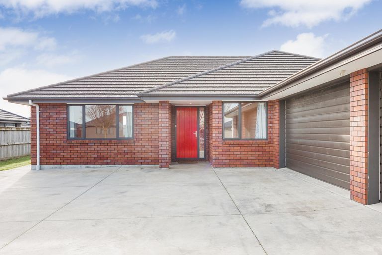 Photo of property in 5 Cyprus Place, Fitzherbert, Palmerston North, 4410