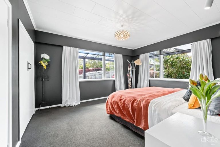 Photo of property in 10 Dowling Grove, Silverstream, Upper Hutt, 5019