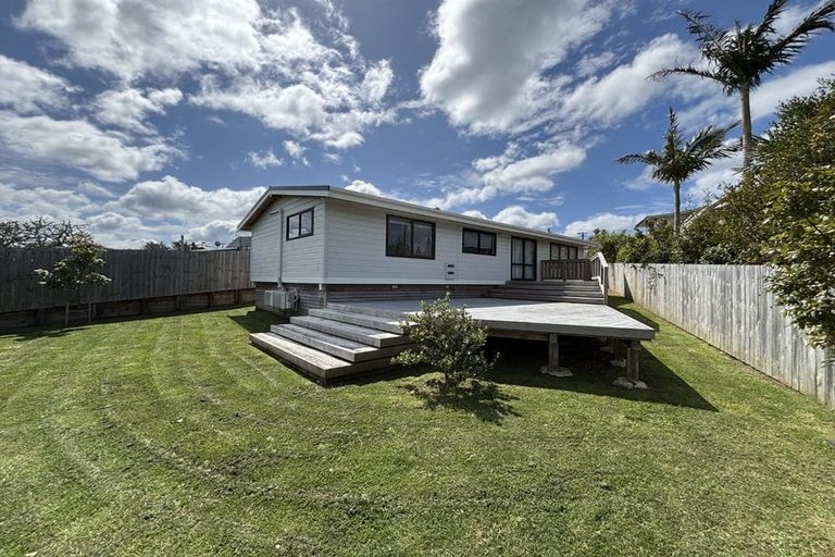 Photo of property in 1389 Whangaparaoa Road, Army Bay, Whangaparaoa, 0930