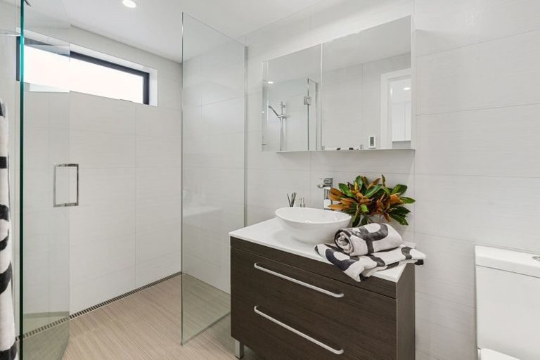 Photo of property in 44 Warman Road, Okura, Albany, 0792