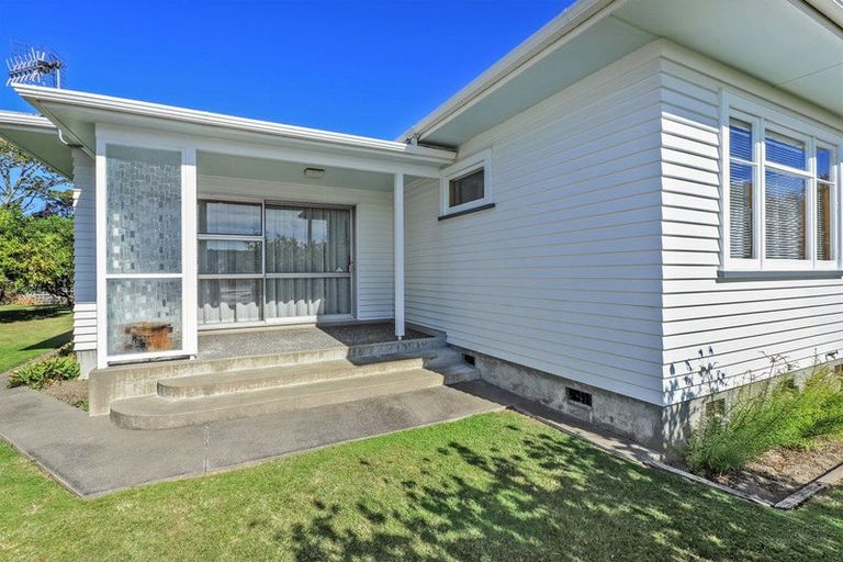 Photo of property in 437 Dalcross Street, Mayfair, Hastings, 4122