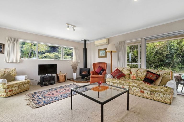 Photo of property in 72 Ravenwood Drive, Forrest Hill, Auckland, 0620