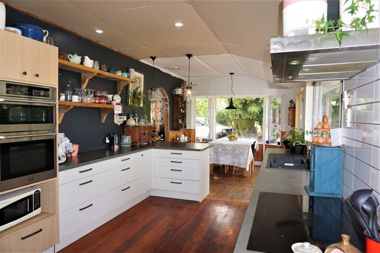 Photo of property in 82 Heatherlea West Road, Levin, 5575