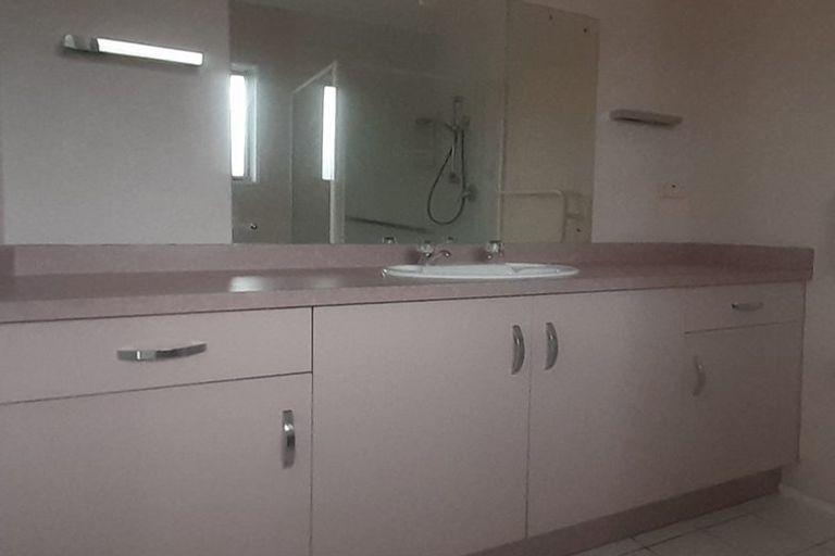 Photo of property in 12 Waimanawa Lane, Waiuku, 2123