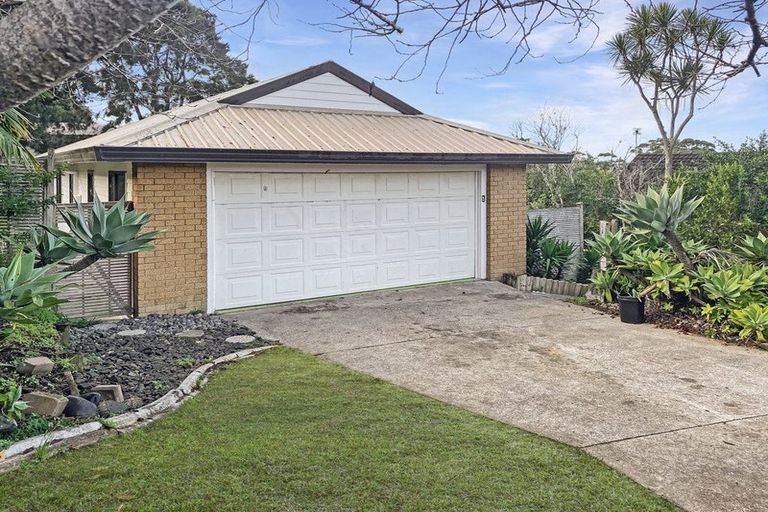 Photo of property in 9 Amery Place, West Harbour, Auckland, 0618