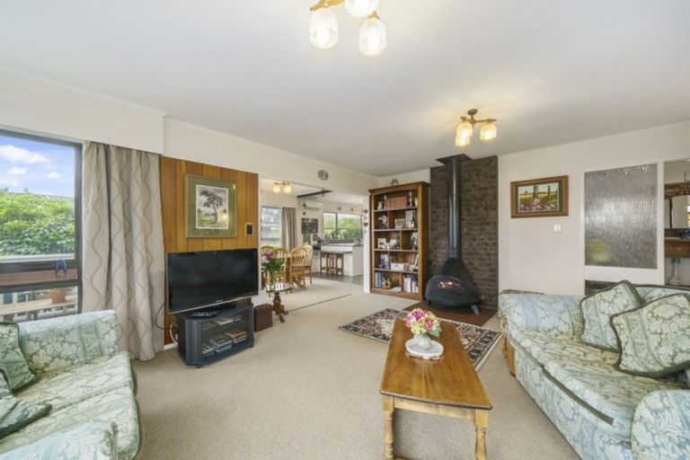 Photo of property in 36 Queens Road, Waikanae Beach, Waikanae, 5036