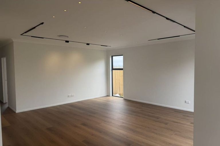 Photo of property in 13 Taipahitini Road, Rosehill, 2113