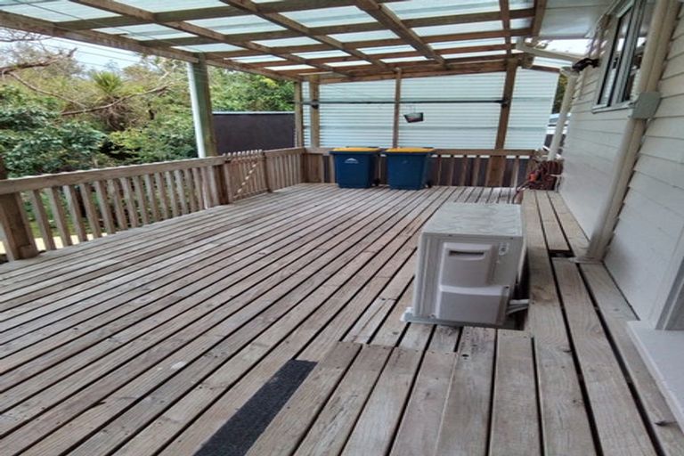 Photo of property in 2/129 Edmonton Road, Te Atatu South, Auckland, 0610