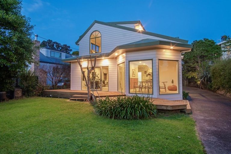 Photo of property in 36 Wairoa Road, Narrow Neck, Auckland, 0624