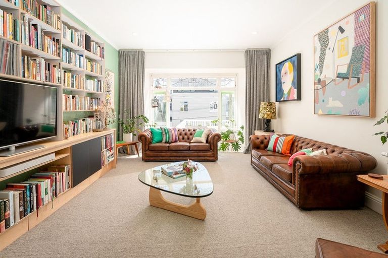 Photo of property in 16 Hawker Street, Mount Victoria, Wellington, 6011