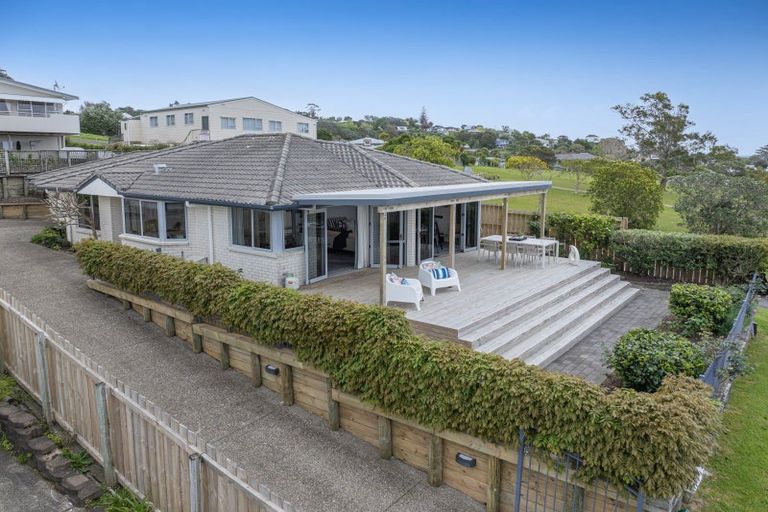 Photo of property in 43 Waiora Road, Stanmore Bay, Whangaparaoa, 0932