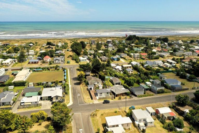 Photo of property in 95 Kahukura Avenue, Waitarere Beach, Levin, 5510