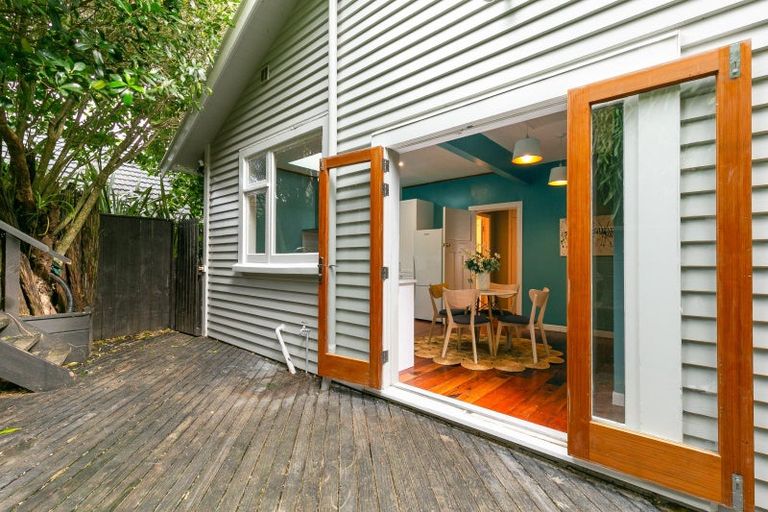 Photo of property in 4 Curtis Street, Northland, Wellington, 6012